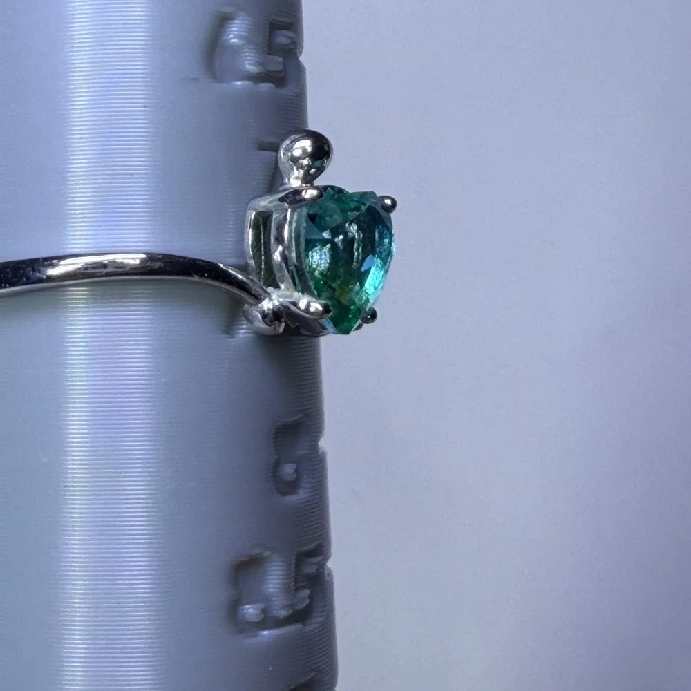 Fragrant Jewels Under the Sea‎ Heart Green Stone Silver Tone Ring Size 7